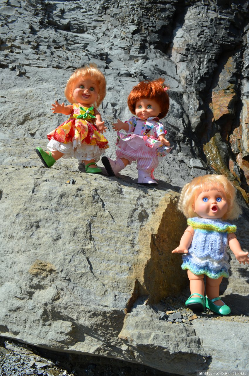 Голубушки на прогулке у моря