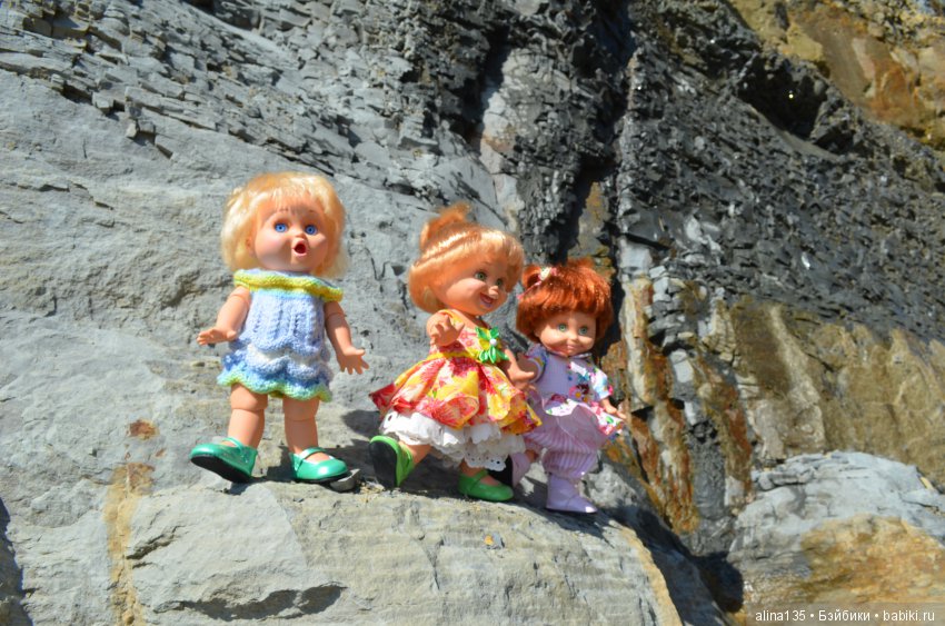 Голубушки на прогулке у моря