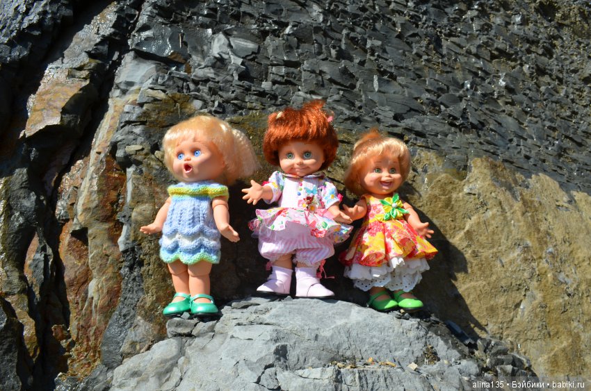 Голубушки на прогулке у моря