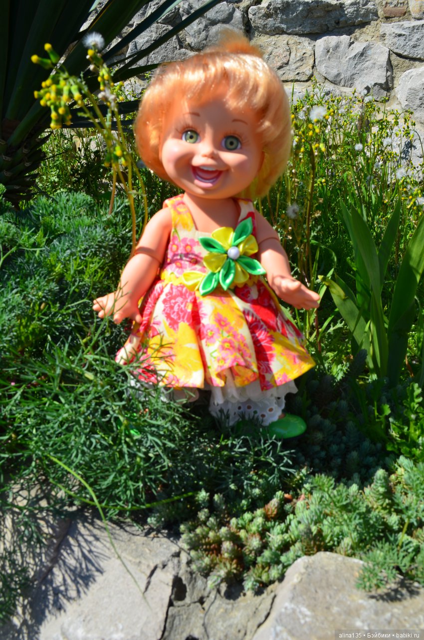 Голубушки на прогулке у моря