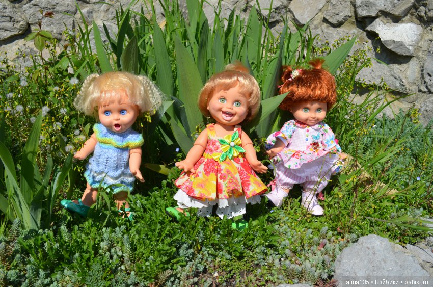 Голубушки на прогулке у моря