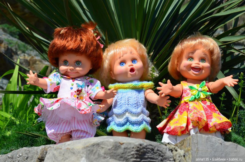 Голубушки на прогулке у моря