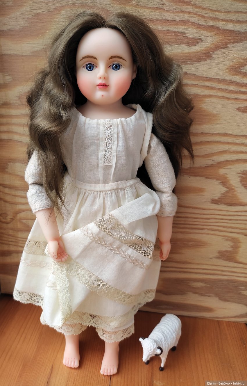 Новая восковая куколка по мотивам антикварных