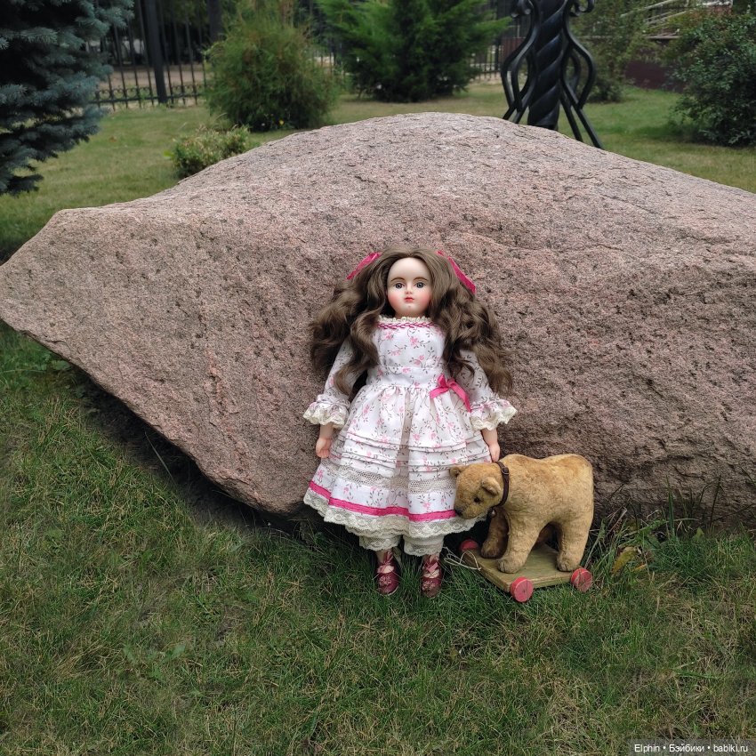 Новая восковая куколка по мотивам антикварных