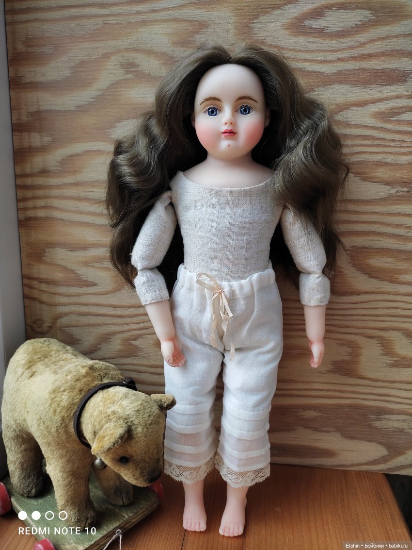 Новая восковая куколка по мотивам антикварных