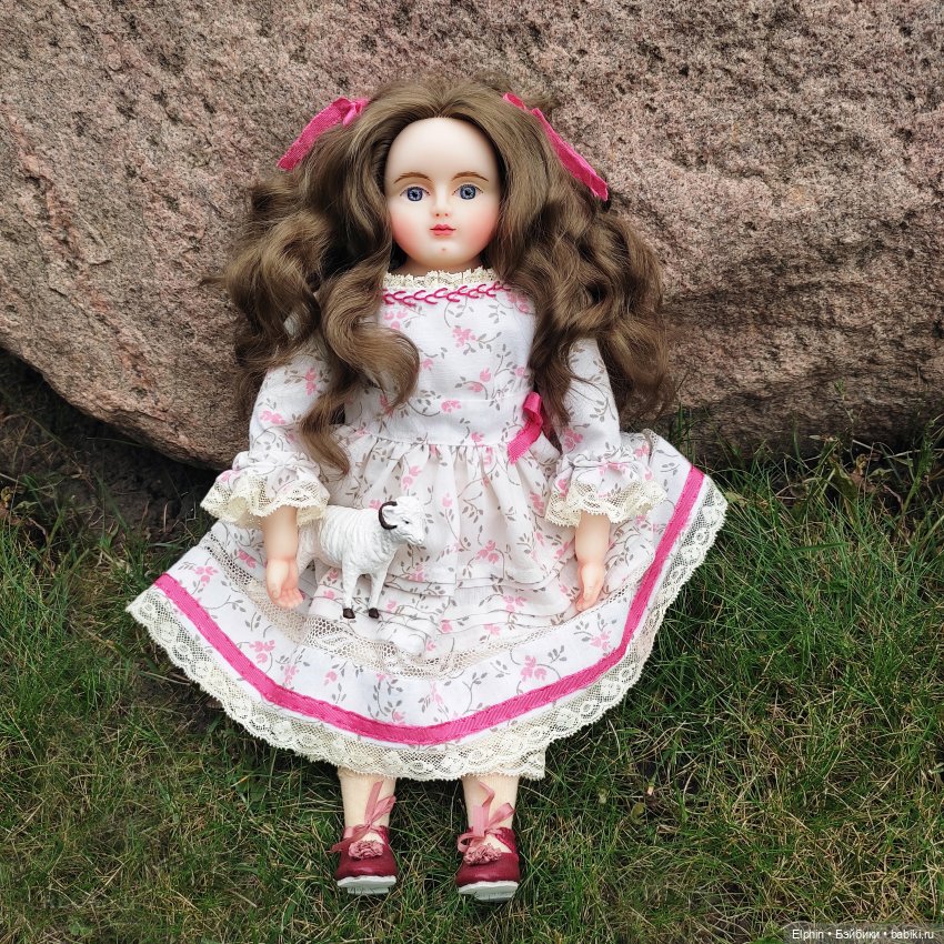 Новая восковая куколка по мотивам антикварных