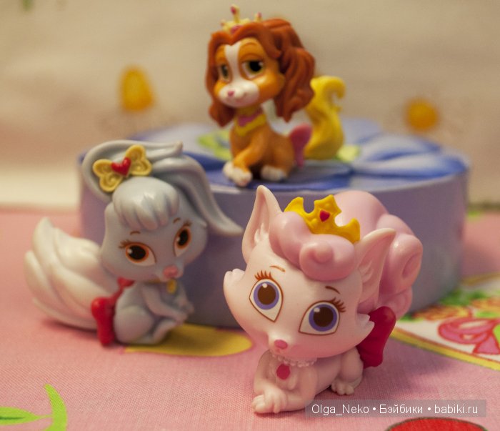 И как же без королевских питомцев?! Там же Милашка!