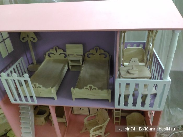 Спальня и качели на балконе