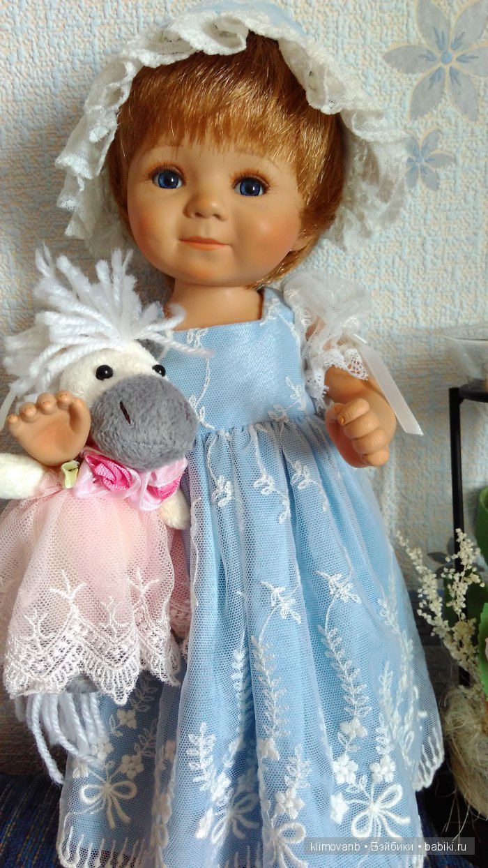 Ура!!!! У лошадки тоже такое длинное кружевное платье))