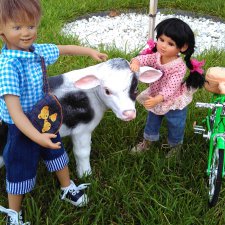 Мальчик с девочками дружил