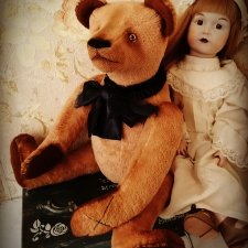 Bruno-мишка с куклой