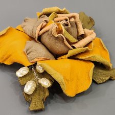 Yellow rose брошь из натуральной кожи