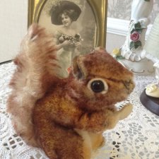 Белочка  для коллекции или куклам