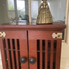 Шкафчик для кукольного интерьера