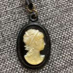 Кулон Камея  винтаж 60- е годы, аксессуар для кукол