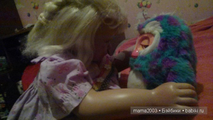 Так же еще одна её любимая игрушка "фёрби"