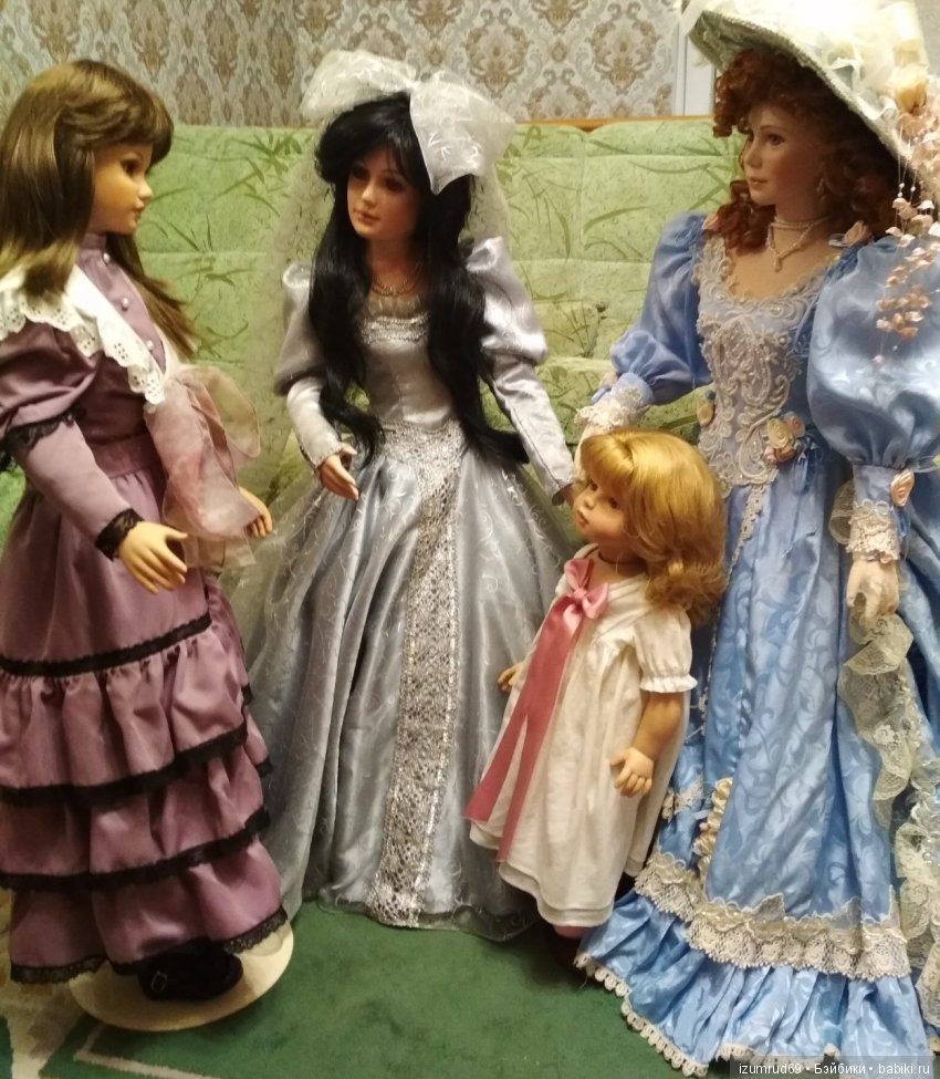 Знакомство Анютки со старшими дамами