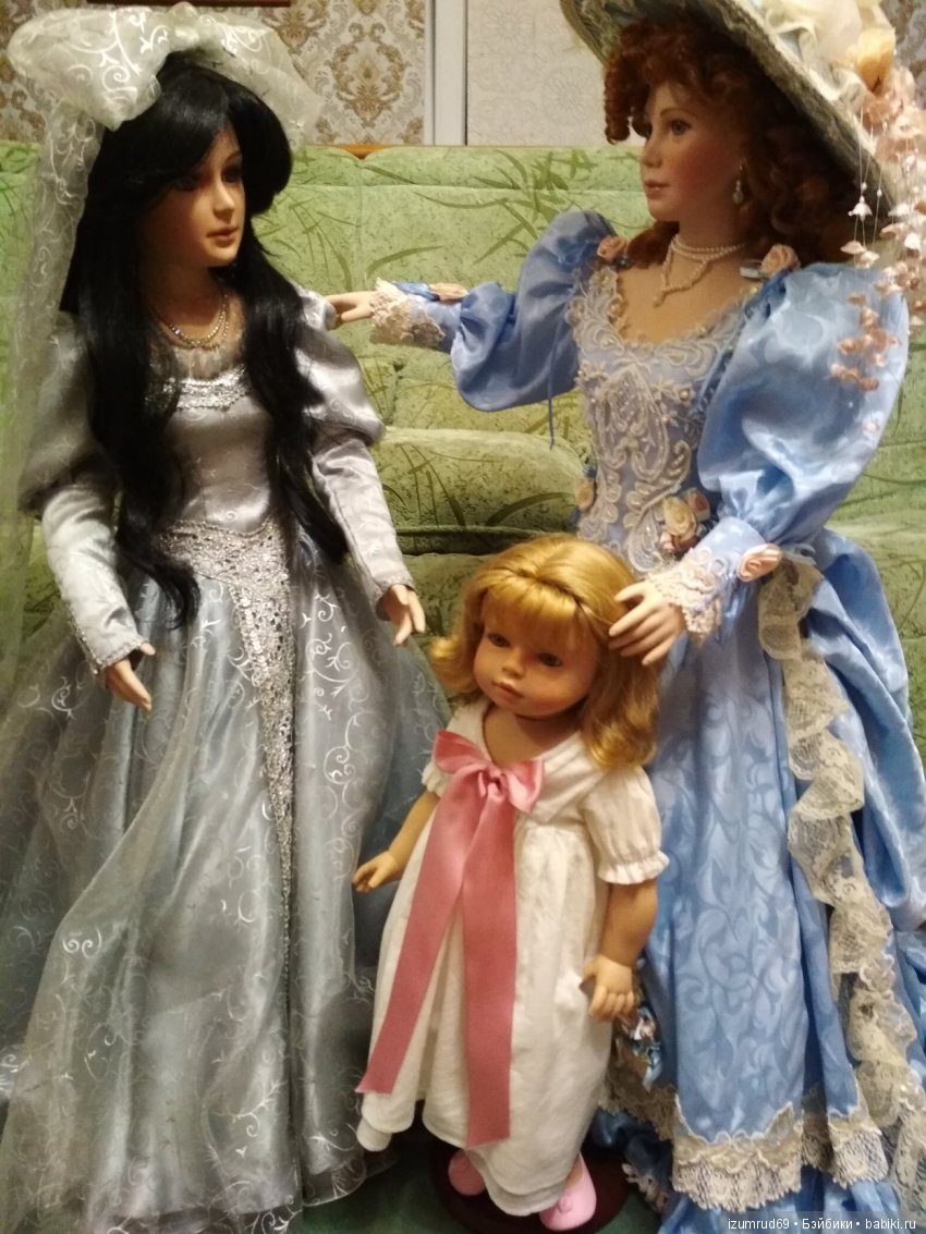 Знакомство Анютки со старшими дамами