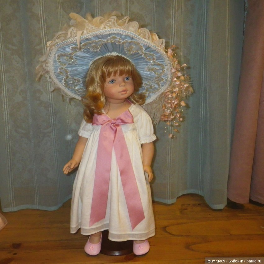 Знакомство Анютки со старшими дамами