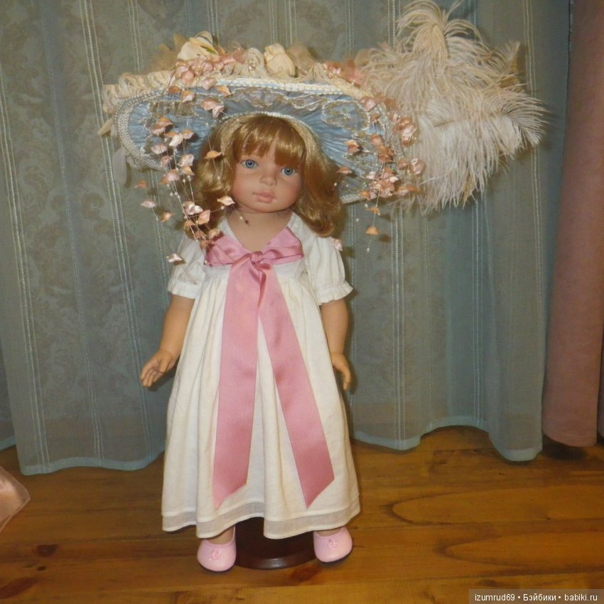 Знакомство Анютки со старшими дамами