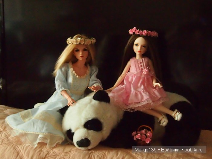 Вот фотография на темном фоне экрана телевизора.