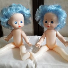 Две сестрички с голубыми волосами