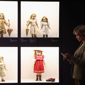 Выставка "Августейшие. Куклы" открылась в Пушкинском музее