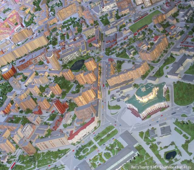 Железный человек: приключеня без брони. Макет Москвы на ВДНХ