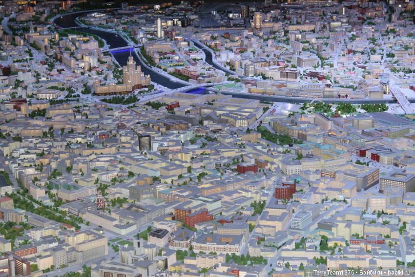 Железный человек: приключеня без брони. Макет Москвы на ВДНХ