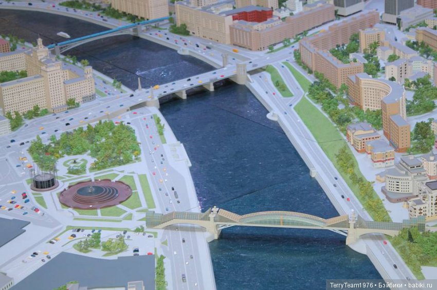 Железный человек: приключеня без брони. Макет Москвы на ВДНХ