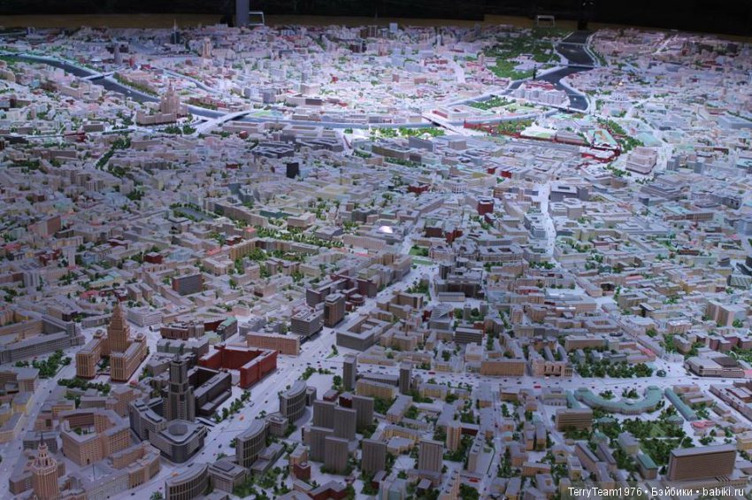 Железный человек: приключеня без брони. Макет Москвы на ВДНХ