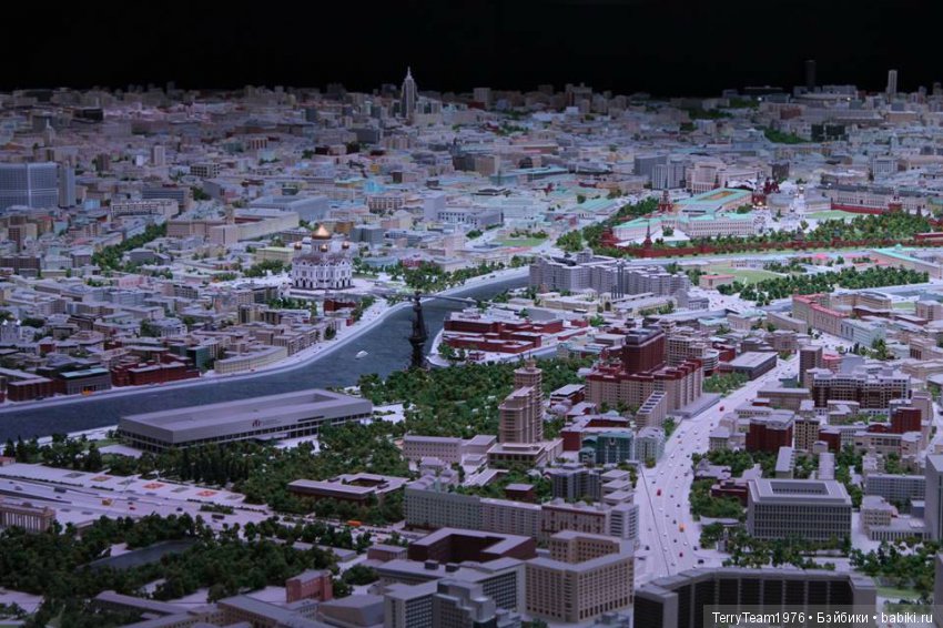 Железный человек: приключеня без брони. Макет Москвы на ВДНХ