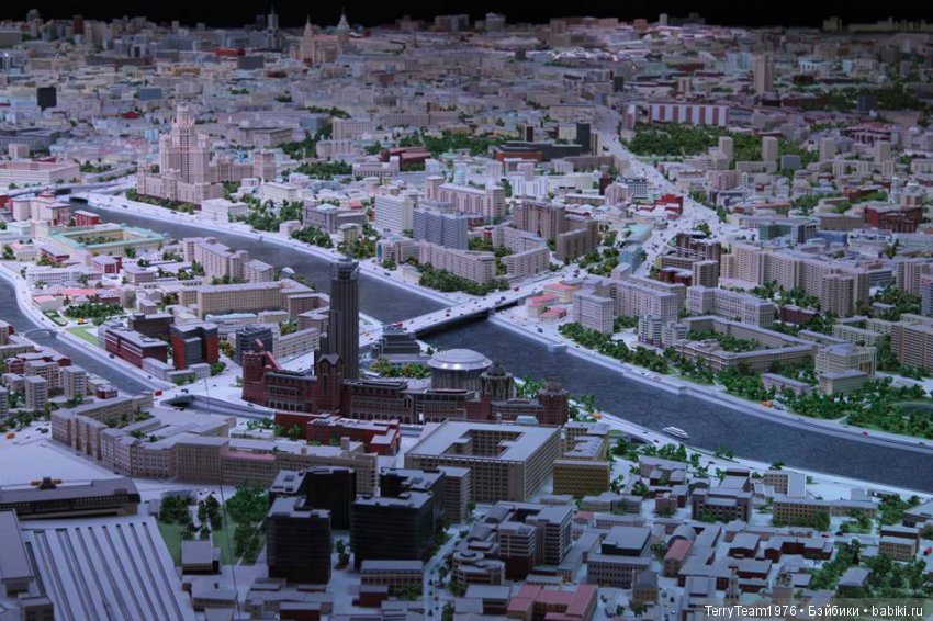 Железный человек: приключеня без брони. Макет Москвы на ВДНХ