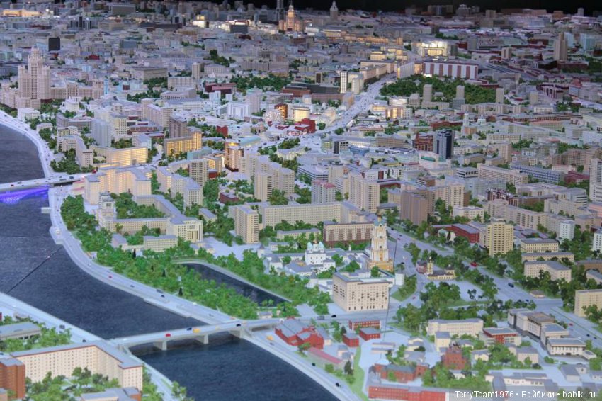 Железный человек: приключеня без брони. Макет Москвы на ВДНХ