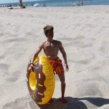 В отпуск с мистером Старком. На пляжУ лежу