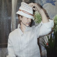 #ательенаколенке : позёрство