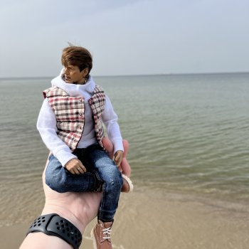 Март. Балтика. Тони