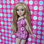 Миа в розовом цвете. Moxie Teenz