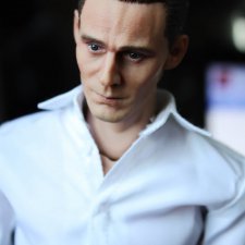Action man Tom Hiddleston / Loki
