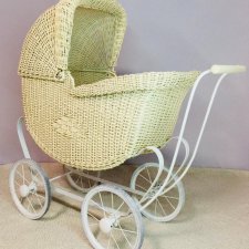 Большая плетённая коляска - реплика.