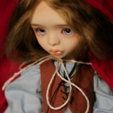 Шарнирная кукла Красная Шапочка: детали образа