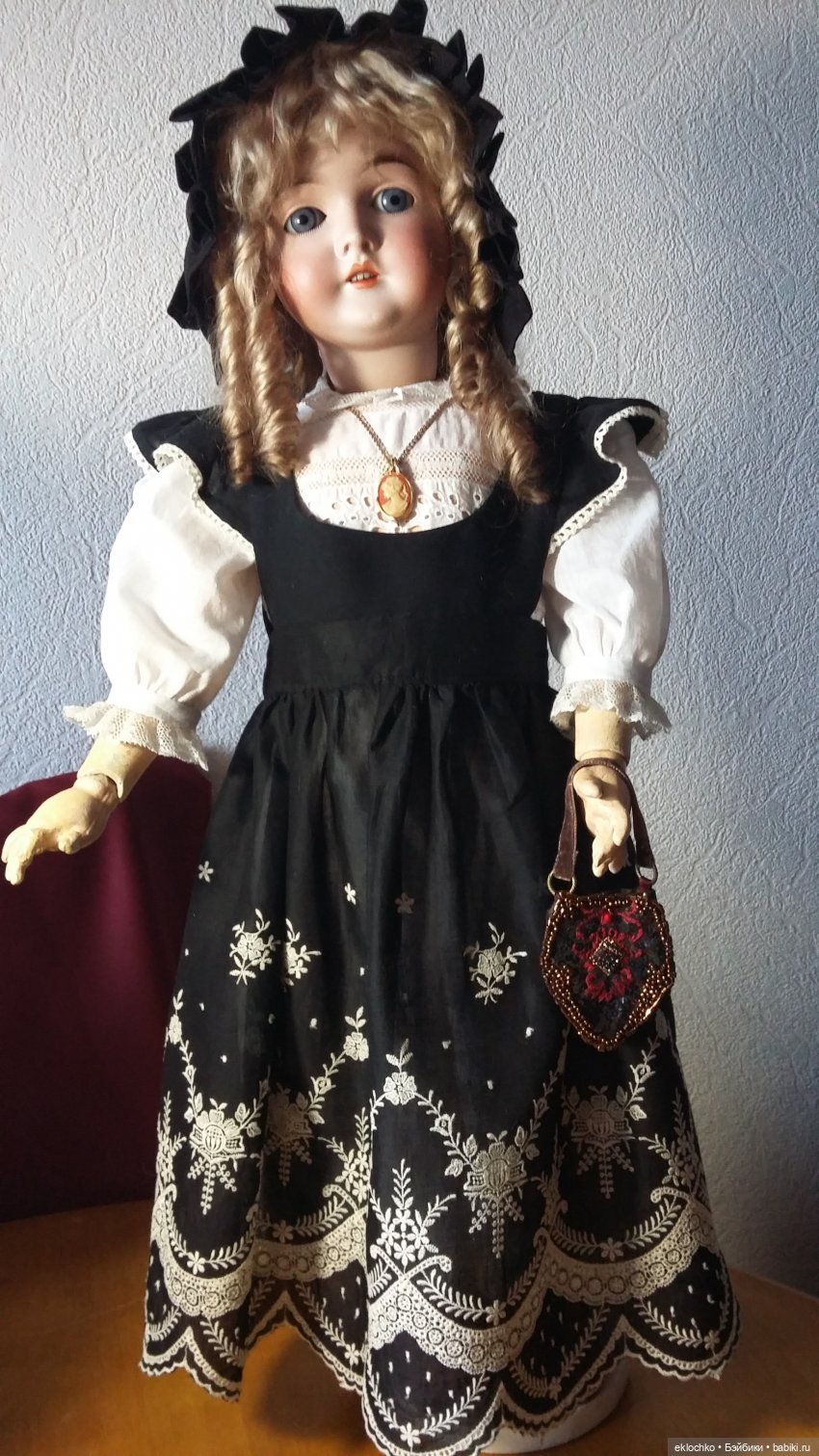 Платье с фартуком из батиста