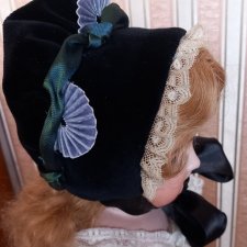Шляпка боннет из бархата для антикварной куклы