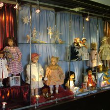 Подскажите, кто знает, есть ли магазины кукол в Мюнхене?