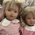 Две куклы продаются вместе