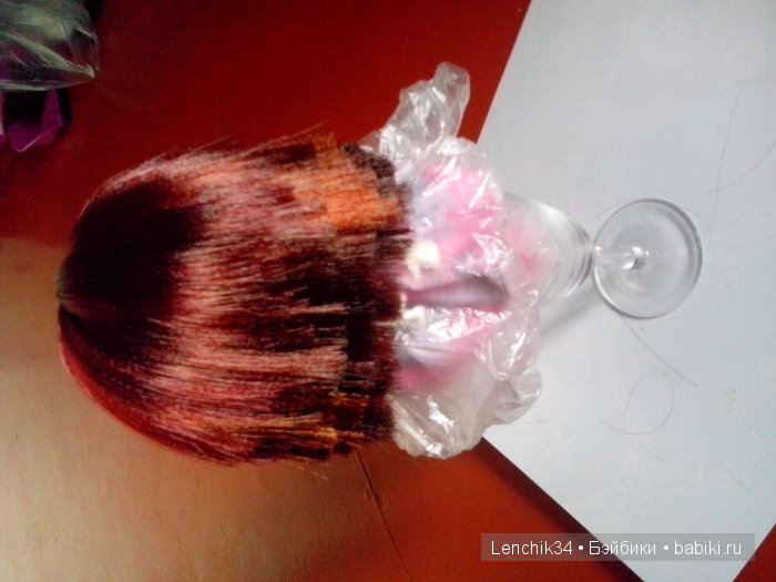 так выглядит передняя часть, ручки из-под пакета торчат