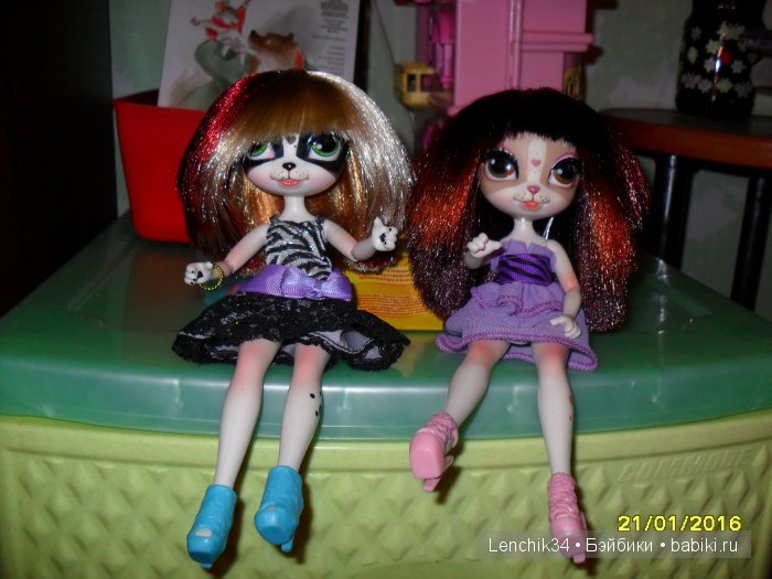 руки шарнирные, а колени в два щелчка сгибаются