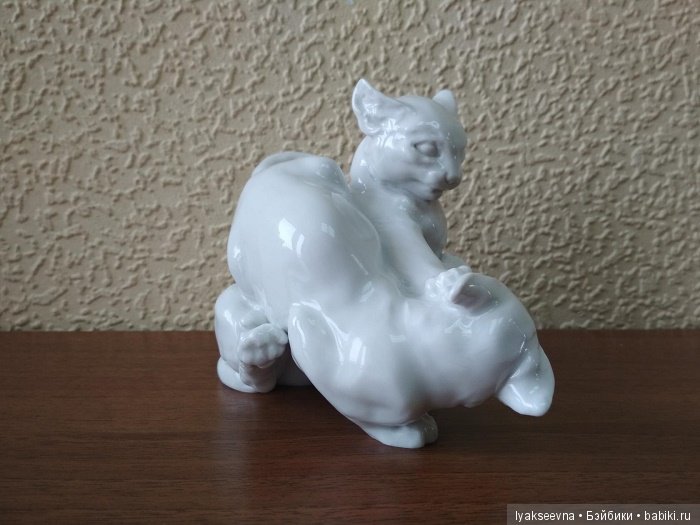 Коты в европейском фарфоре