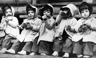 Мадам Александер, пятерняшки DIONNE и Quintland