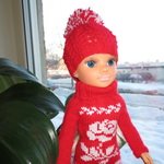 Белые розы ... а точнее роза на красном.